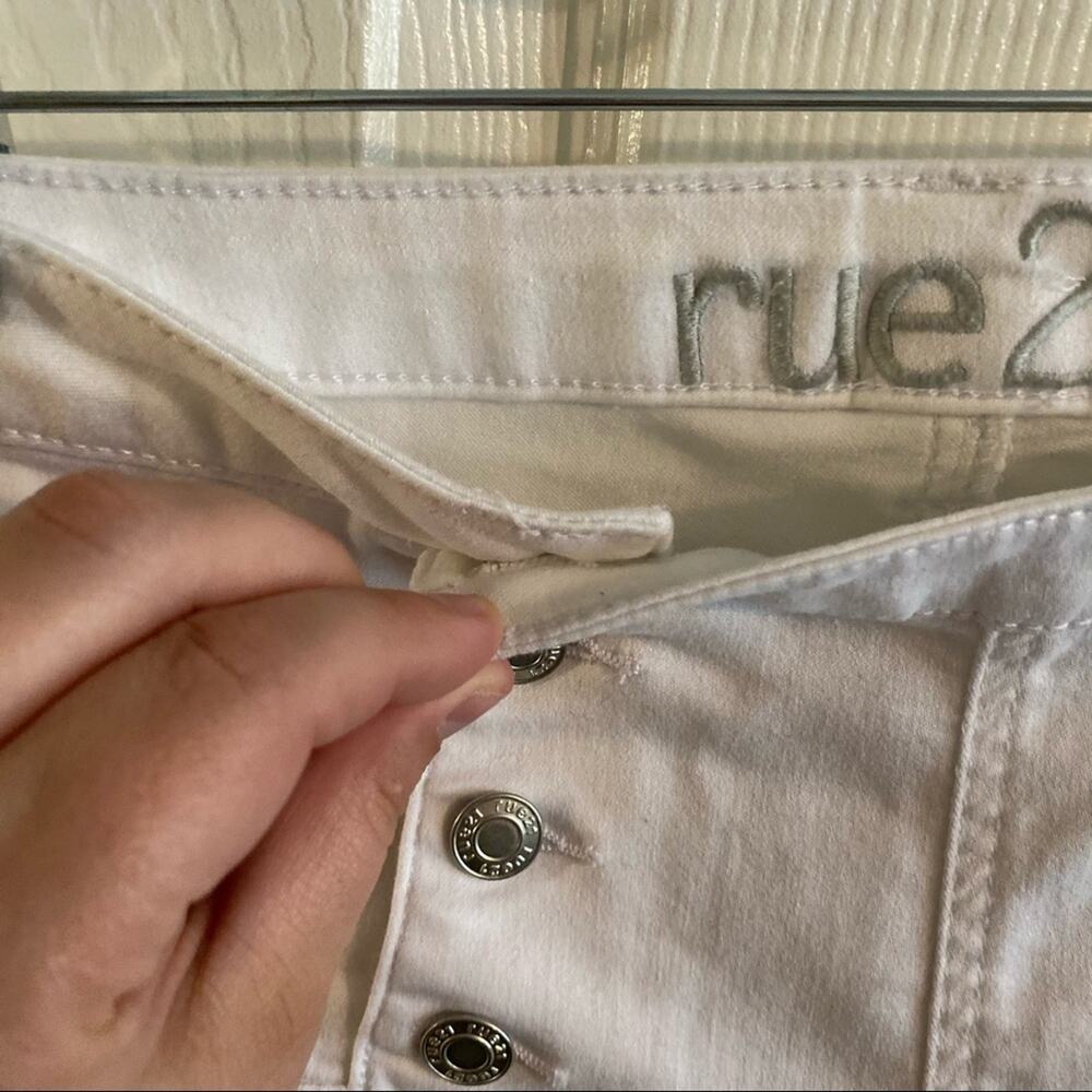 Rue21 High Waisted White Button Sailor Shorts Juniors Size 7 / Women's Size 8 - Picture 3 of 6